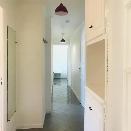 4 Pieces A 100 M De La * Ницца