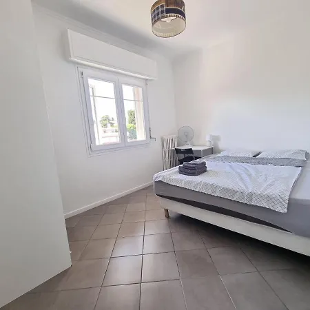 4 Pieces A 100 M De La Nice