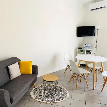 4 Pieces A 100 M De La Apartmán *